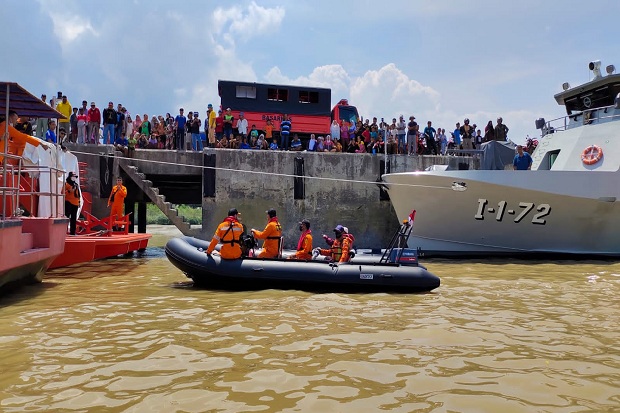 Pria Terjatuh dari Dermaga...