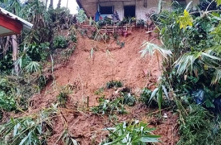 Hujan Beberapa Jam,...