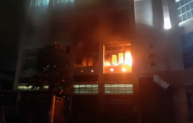 Ruang Kuliah Universitas...