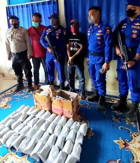 Bawa 48 Kg Bahan Peledak,...