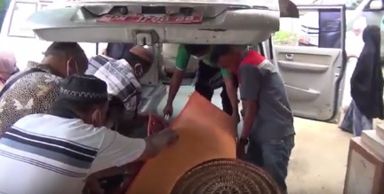 Cemburu, Suami Tikam...