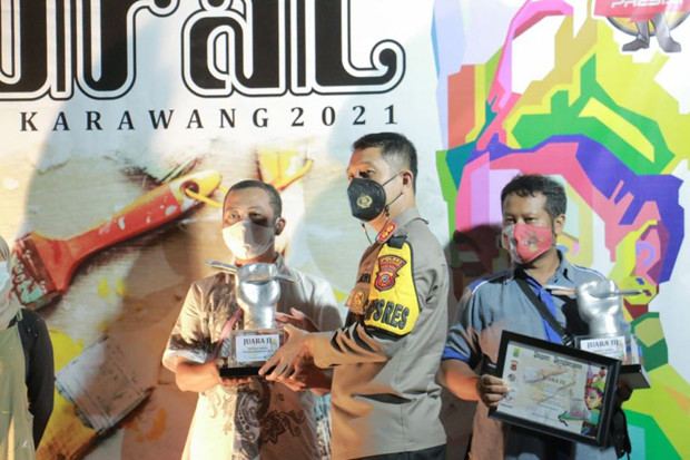 Polres Karawang Gandeng...