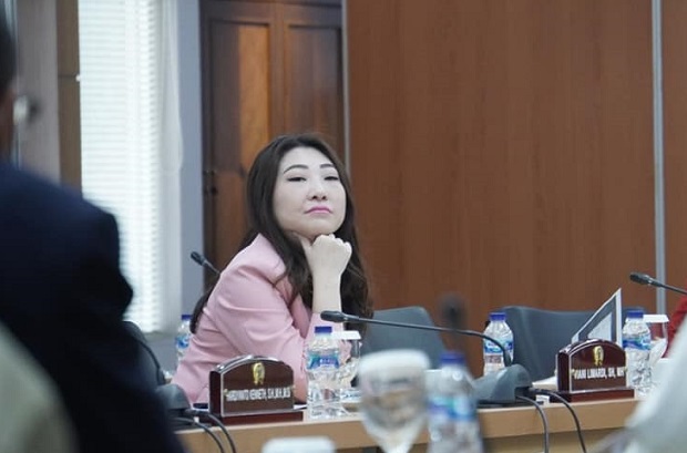 Viani Limardi, Teman...