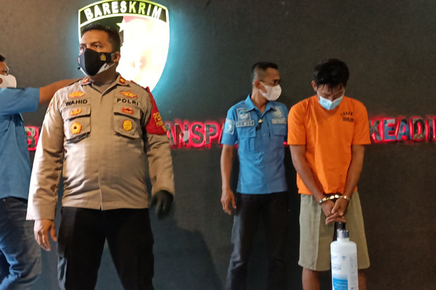 Sakit Hati Gaji Kecil,...