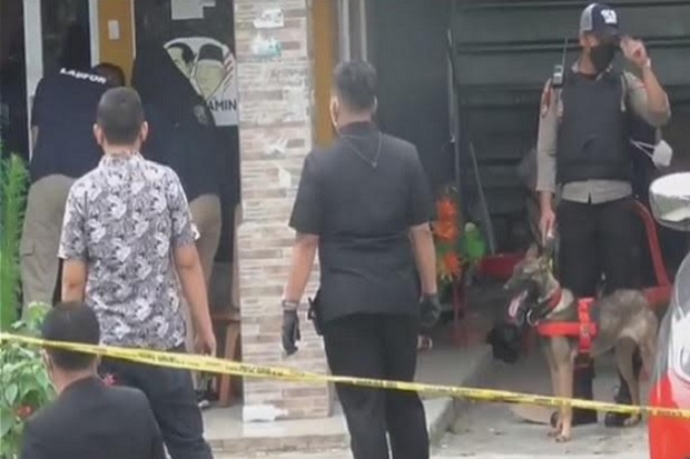 Ibu dan Anak Gadisnya...