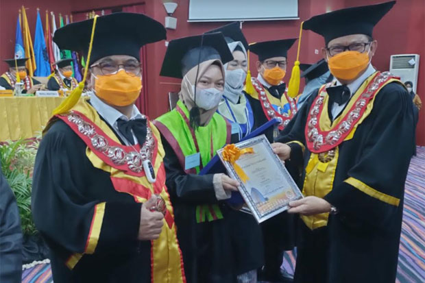 Wisuda Periode September,...
