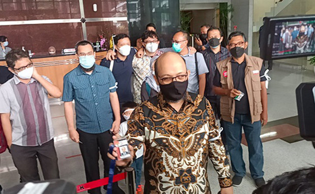 57 Pegawai KPK yang...