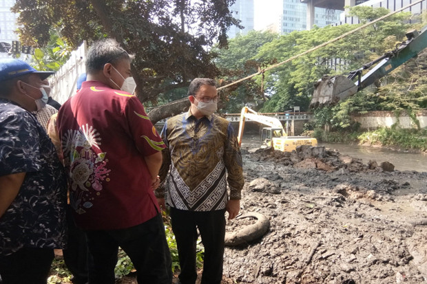 Pantau Pengerukan Kali...