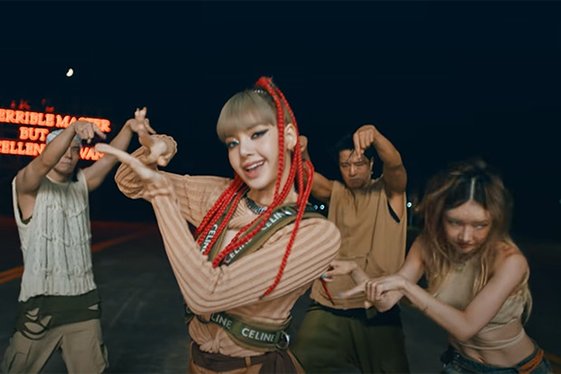 Lisa BLACKPINK Minta...