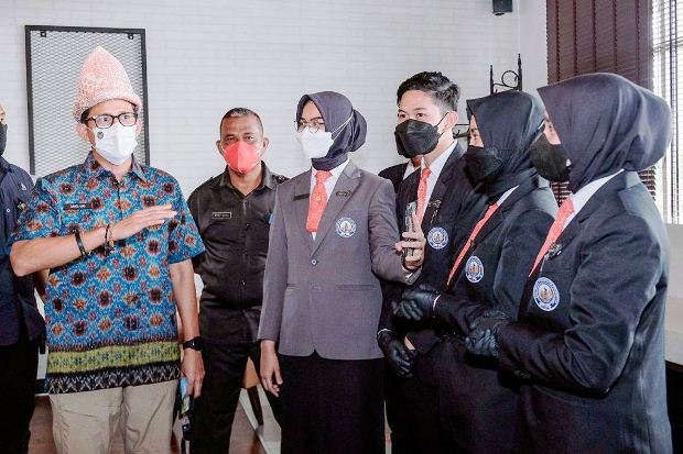 Bertekad Jadi Pengusaha,...