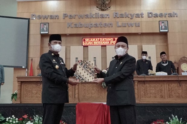Bupati dan Ketua DPRD...