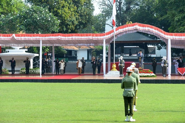 Panglima TNI Ikuti Upacara...