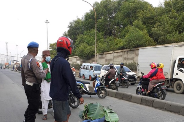 Gagal Menyalip, Pemotor...