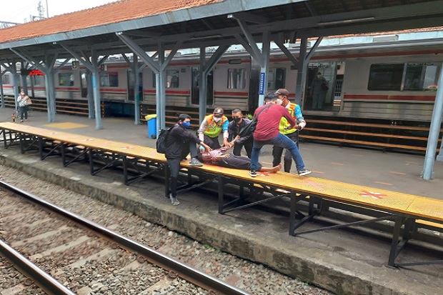Mendadak Terjatuh di...