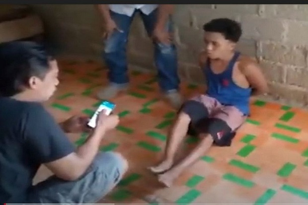 Polisi Gerebek Rumah...