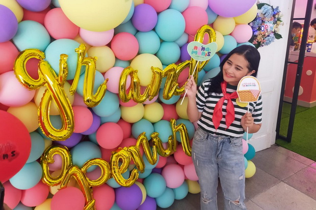 Prilly Latuconsina Kenalkan...