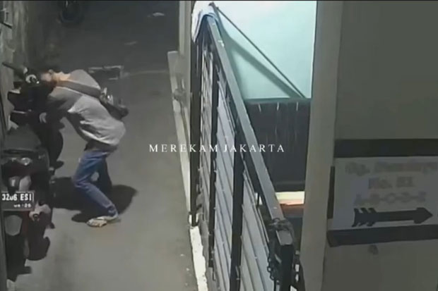 Terekam CCTV, Maling...