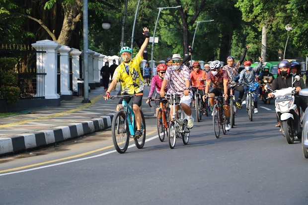 Hari Batik Nasional,...