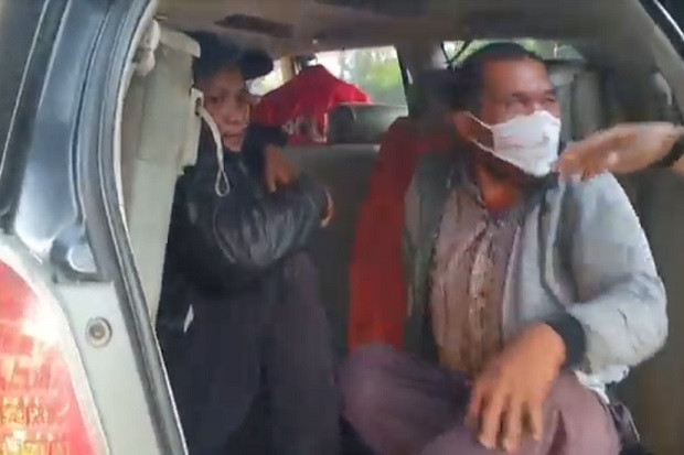 Mengaku Wartawan, 2...