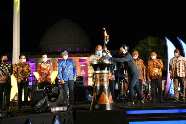 Sudirman Dampingi Lukas...