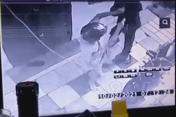 Penganiayaan Brutal,...
