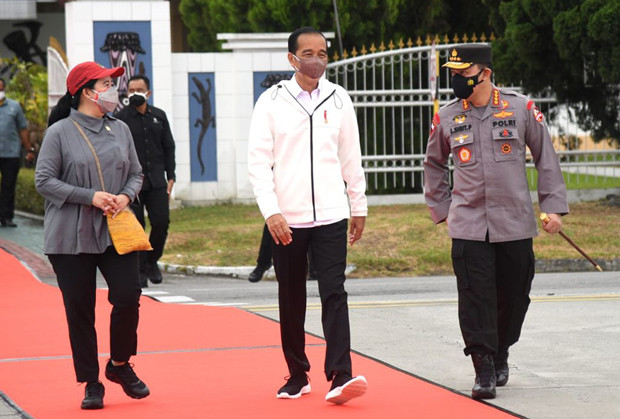 Dari Pembukaan PON,...