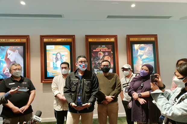 Sandi dan Ariza Ucapkan...