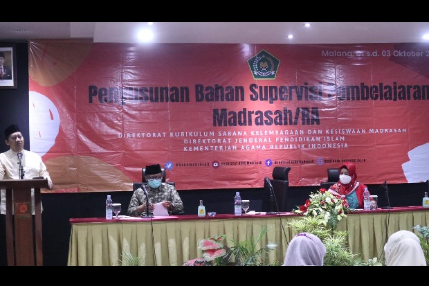 Kemenag Susun Bahan...