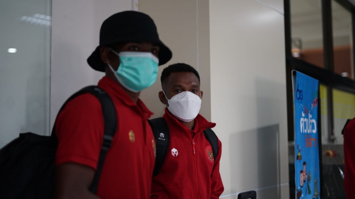 Tiba di Thailand, Timnas...