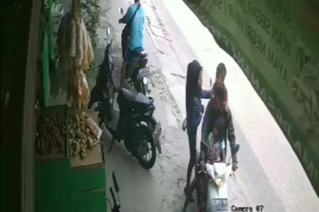 Bawa 2 Anak, Pasutri...