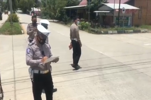 Heroik, Ibu Rumah Tangga...