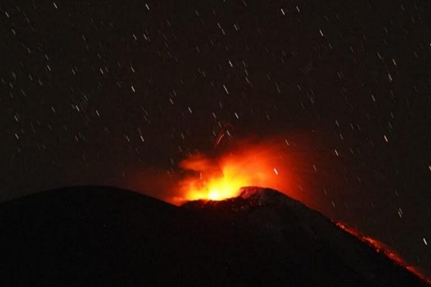 Erupsi Ile Lewotolok...