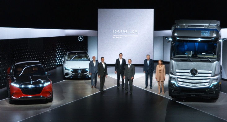 Sah, Daimler Ganti Nama...
