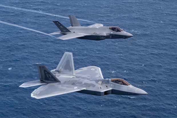 Jet Tempur Siluman F-22...