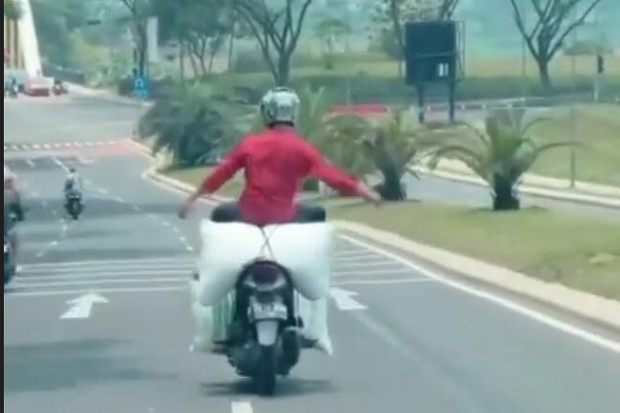 Viral! Video Aksi Nekat...