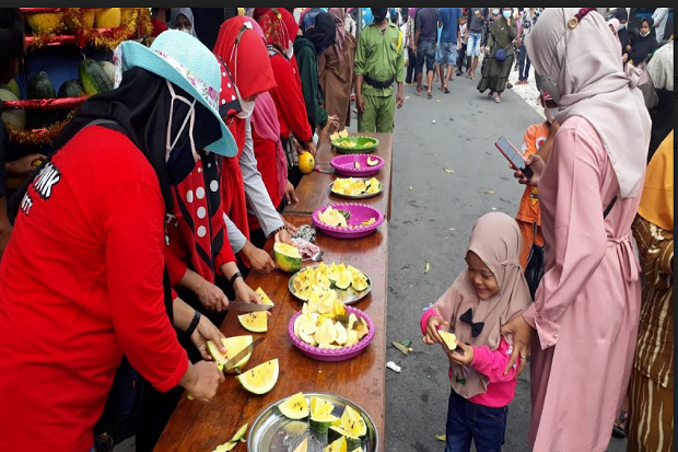 Asyik! Festival Buah...
