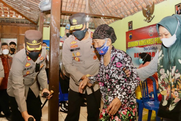 Cek Vaksinasi di Sragen,...