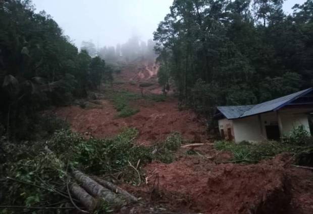 Damkar Makassar Kirim...