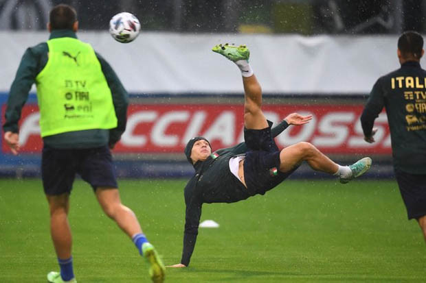 Italia vs Spanyol di...