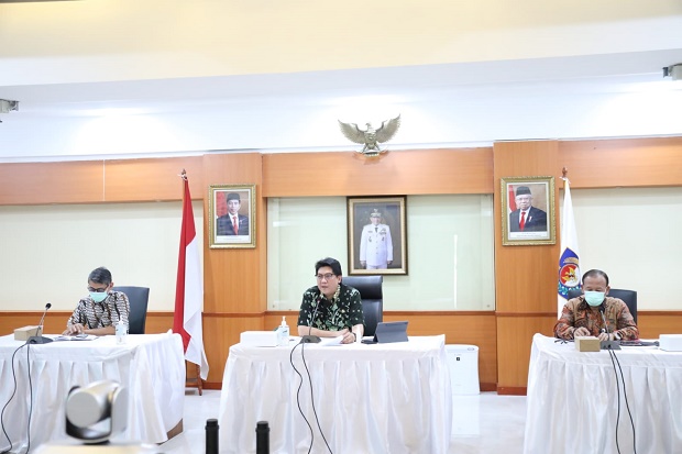 Kemendagri Gelar Seminar...