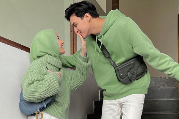 Dinda Hauw dan Rey Mbayang...