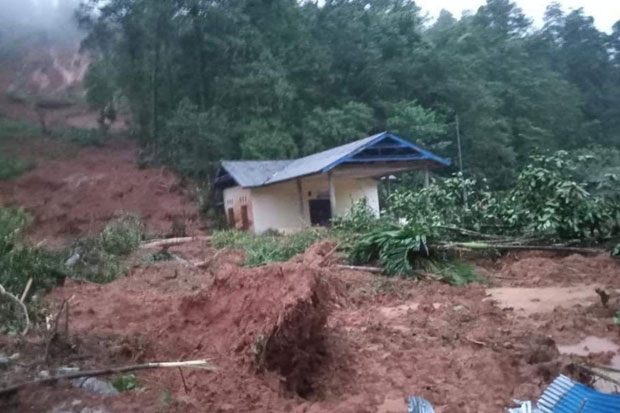 Banjir dan Longsor di...