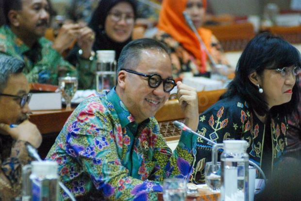 Menperin Curhat Soal...