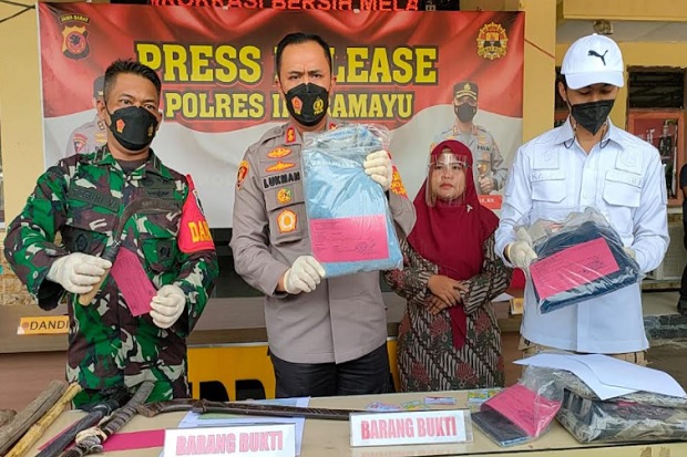 7 Anggota Ormas Tersangka...