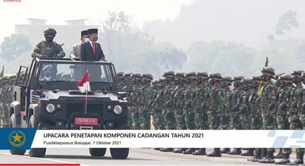 Momen Jokowi-Prabowo...