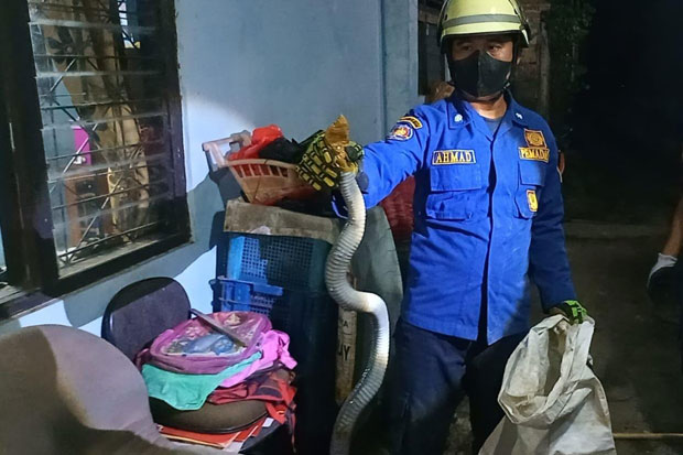 Damkar Jakarta Timur...