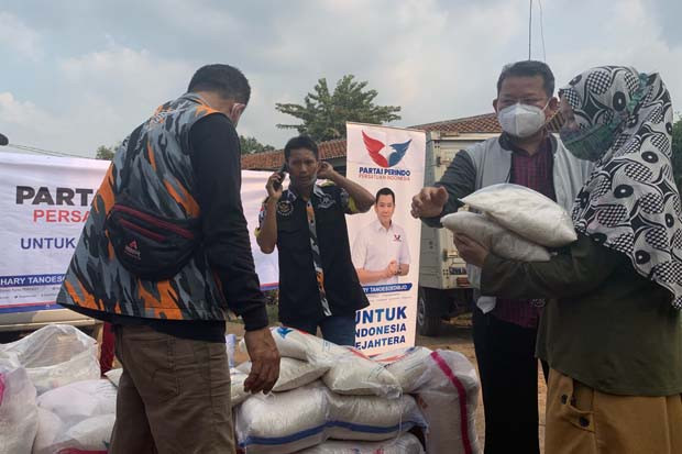 Terima Bansos dari Partai...
