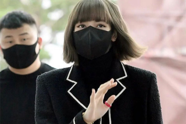 Lisa BLACKPINK Dilarang...