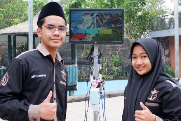 Keren, 2 Santri Ini...