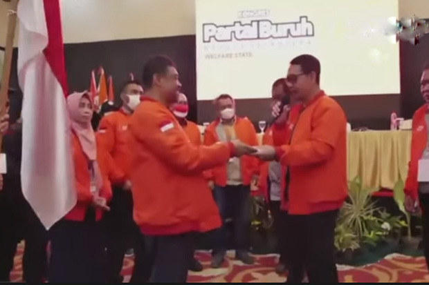 Partai Buruh Serahkan...